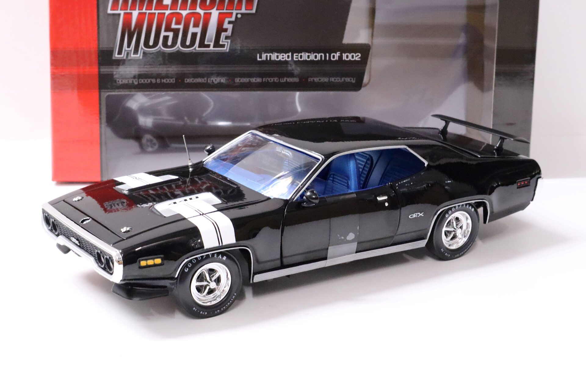 1:18 Auto World 1971 Plymouth GTX 440 Coupe black/ blue