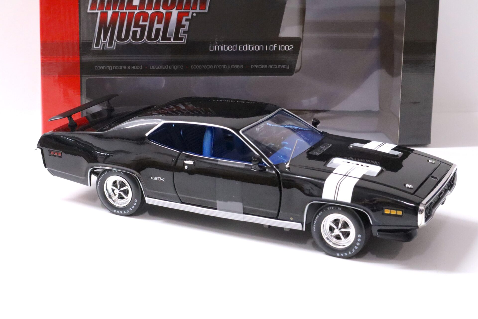 1:18 Auto World 1971 Plymouth GTX 440 Coupe black/ blue