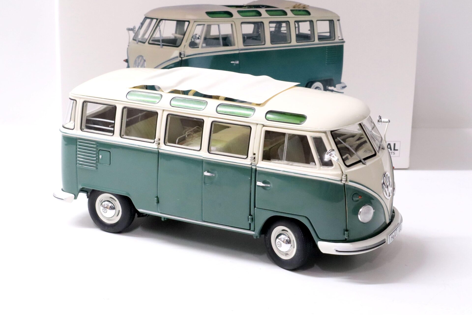 1:18 Schuco VW T1b Samba Bus Bulli green/ white Die-Cast 450037800
