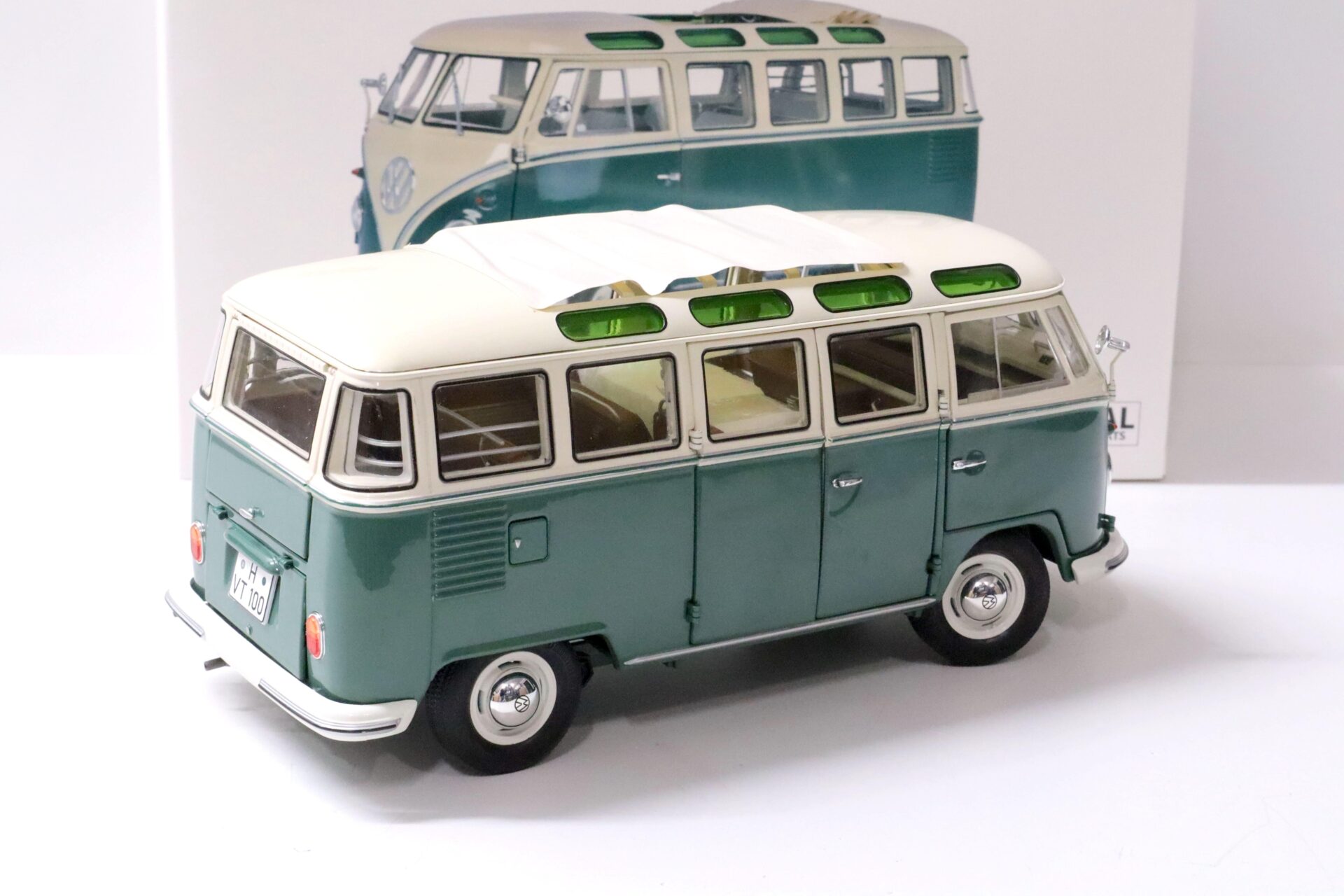 1:18 Schuco VW T1b Samba Bus Bulli green/ white Die-Cast 450037800