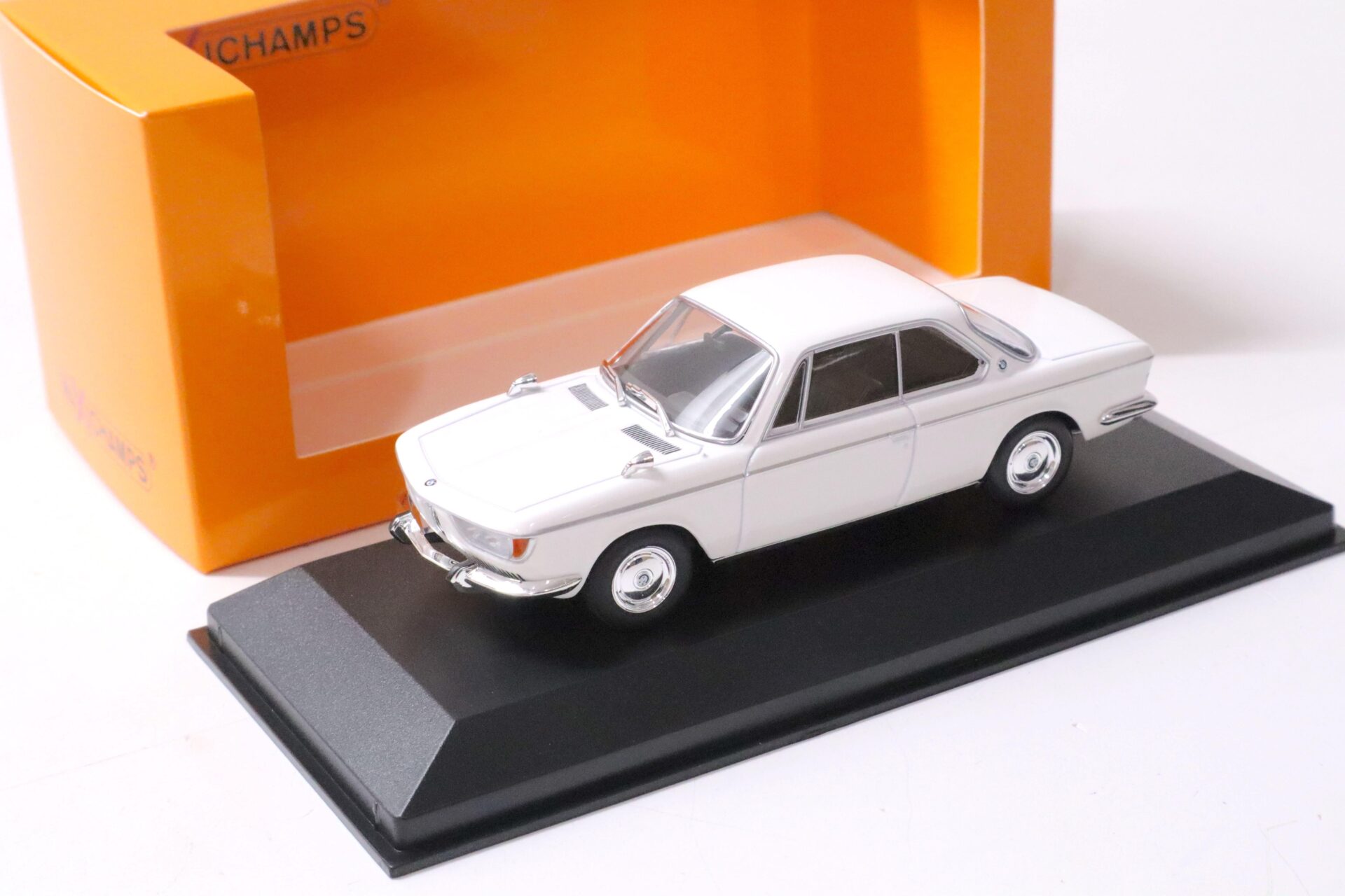 1:43 Minichamps BMW 2000 CS Coupe 1967 white