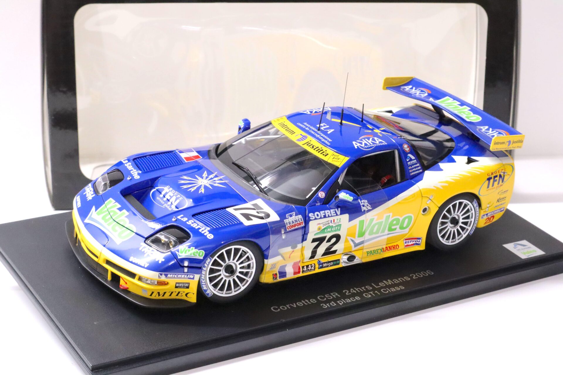 1:18 AUTOart Chevrolet Corvette C5R 24h LeMans 2006 - 3rd Place GT1 Class #72