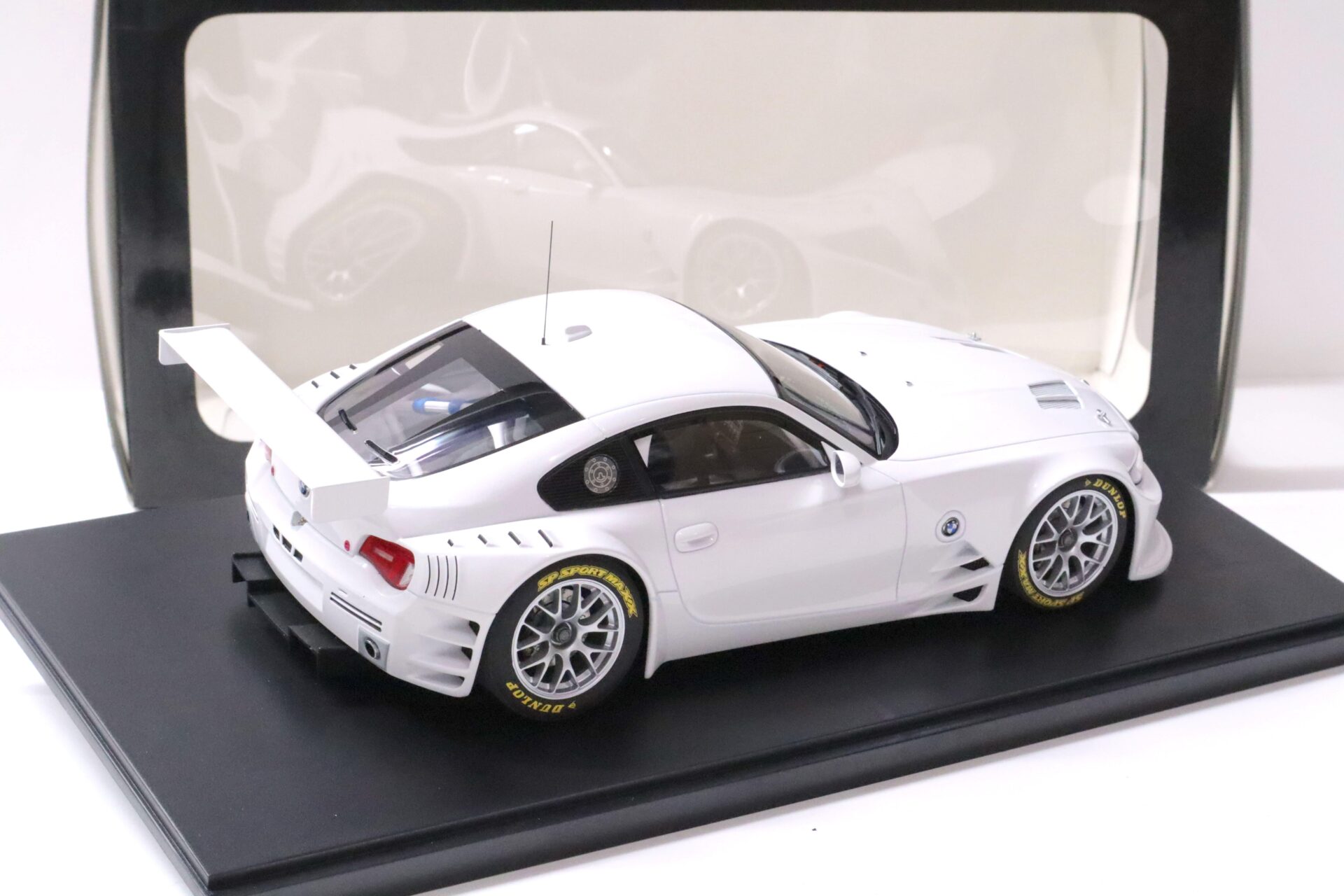 1:18 AUTOart BMW Z4 Coupe Race Car Plain Body Version white