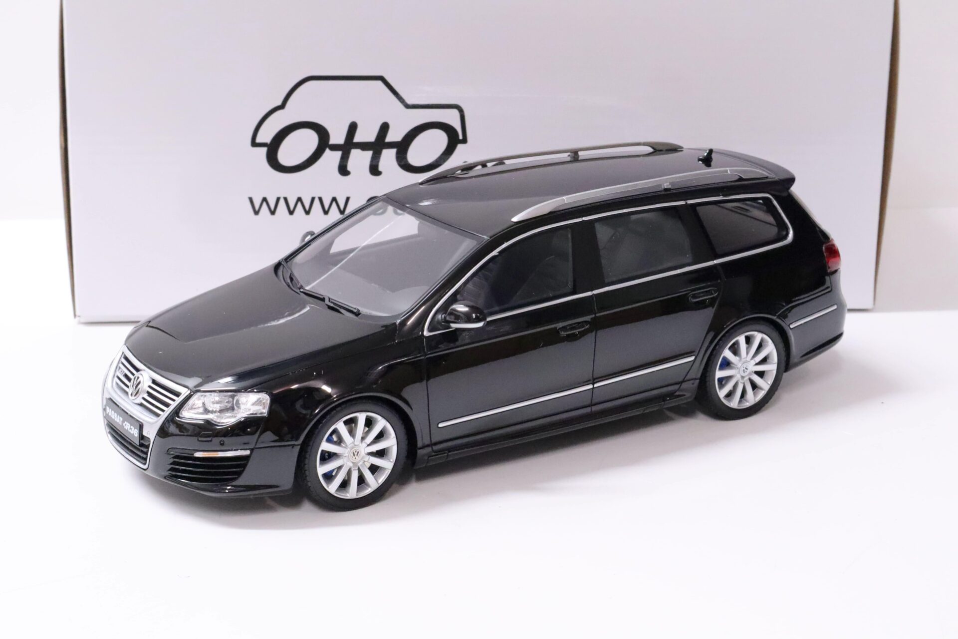 ID 63676 orig.jpg 1:18 OTTO mobile OT938 VW Passat R36 Variant B6 deep black pearl 2008