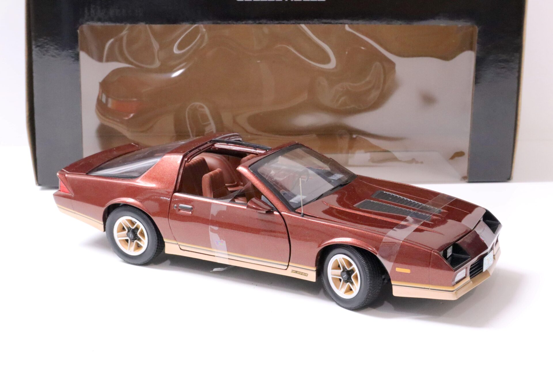 1:18 Sun Star 1985 Chevrolet Camaro Z28 copper metallic/ gold
