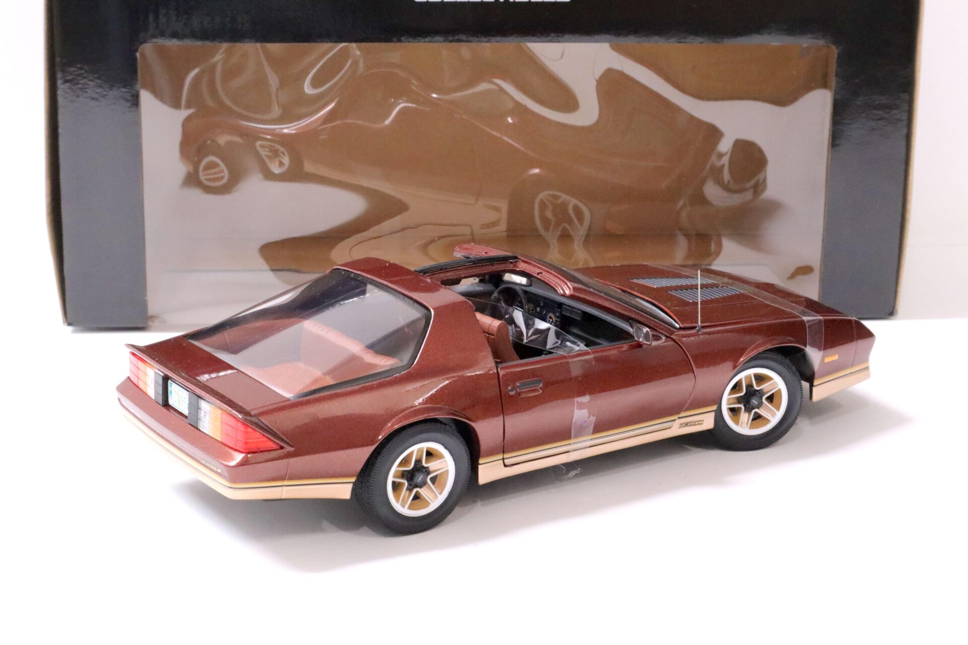 1:18 Sun Star 1985 Chevrolet Camaro Z28 copper metallic/ gold