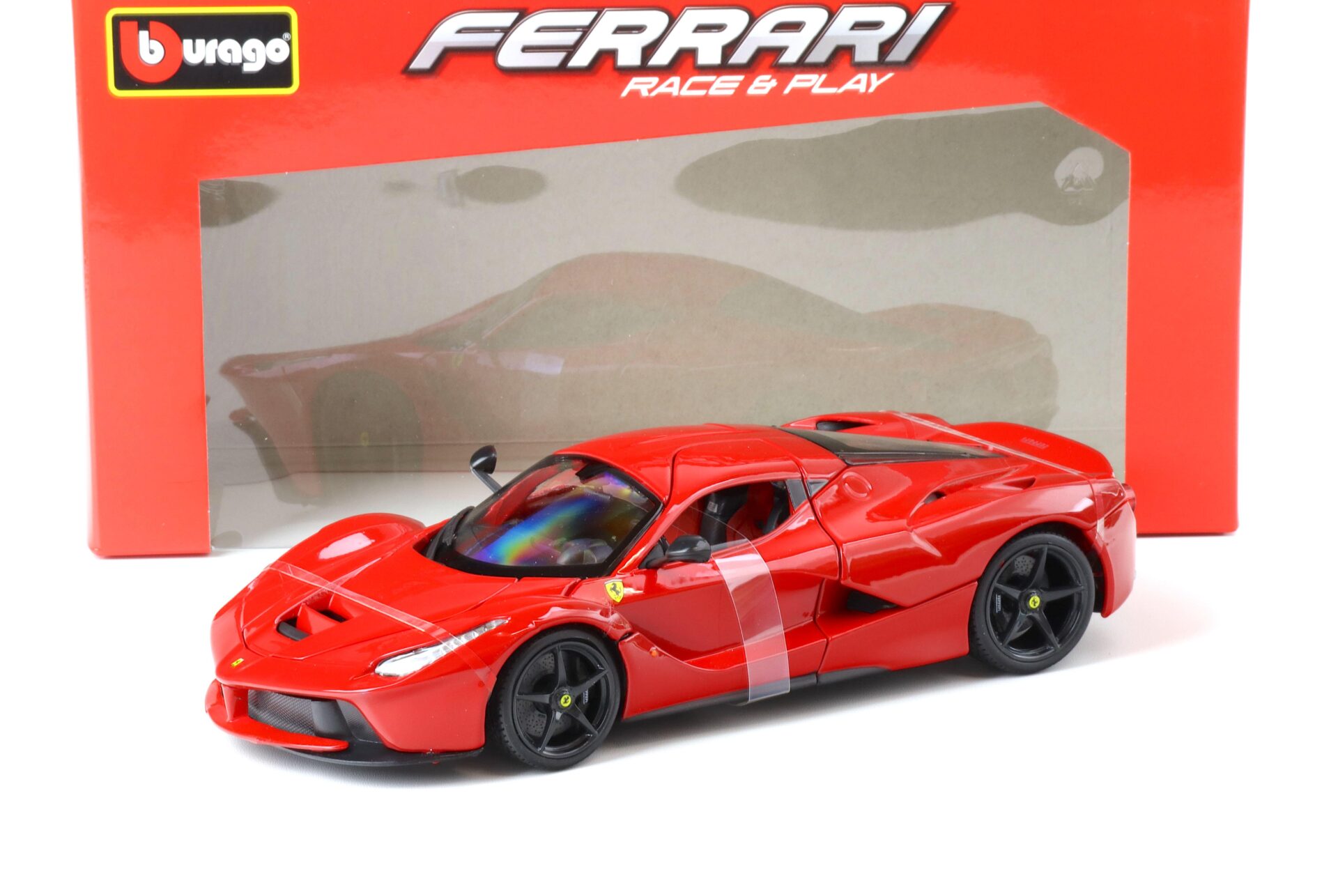 ID 63806 orig.jpg 1:18 Bburago R&P Ferrari LaFerrari red 2013