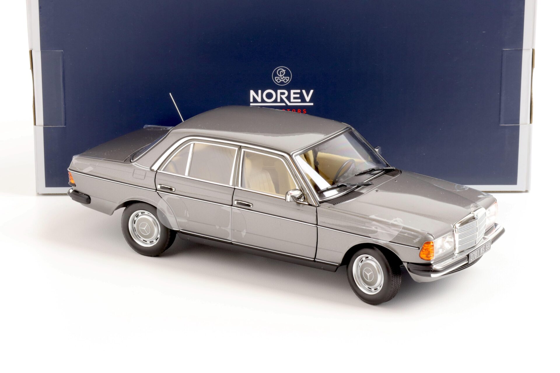 1:18 Norev Mercedes 200 W123 Limousine 1982 anthracite metallic