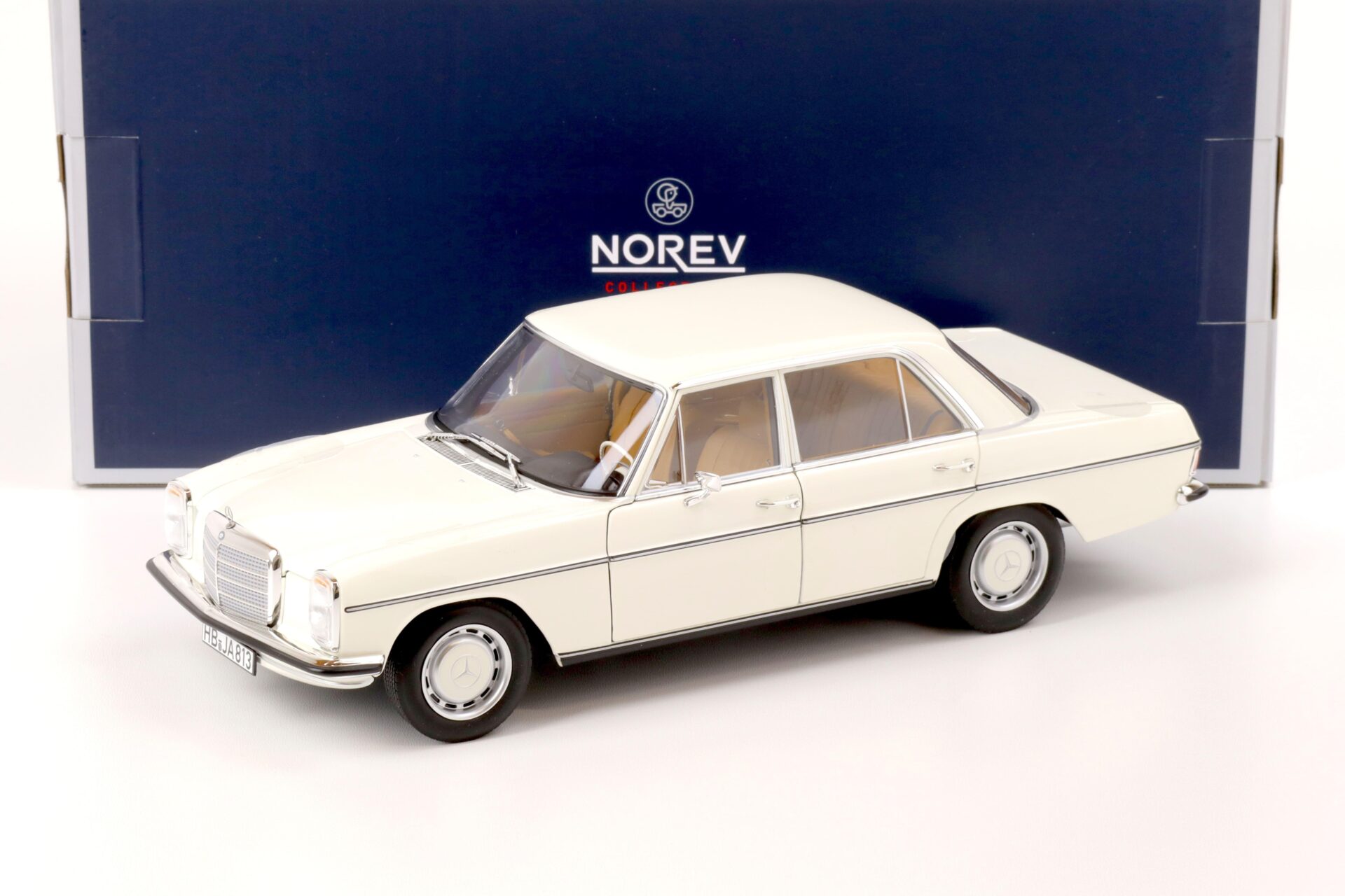 ID 64004 orig.jpg 1:18 Norev Mercedes 200 Strich-Acht /8 Limousine W115 white 1968
