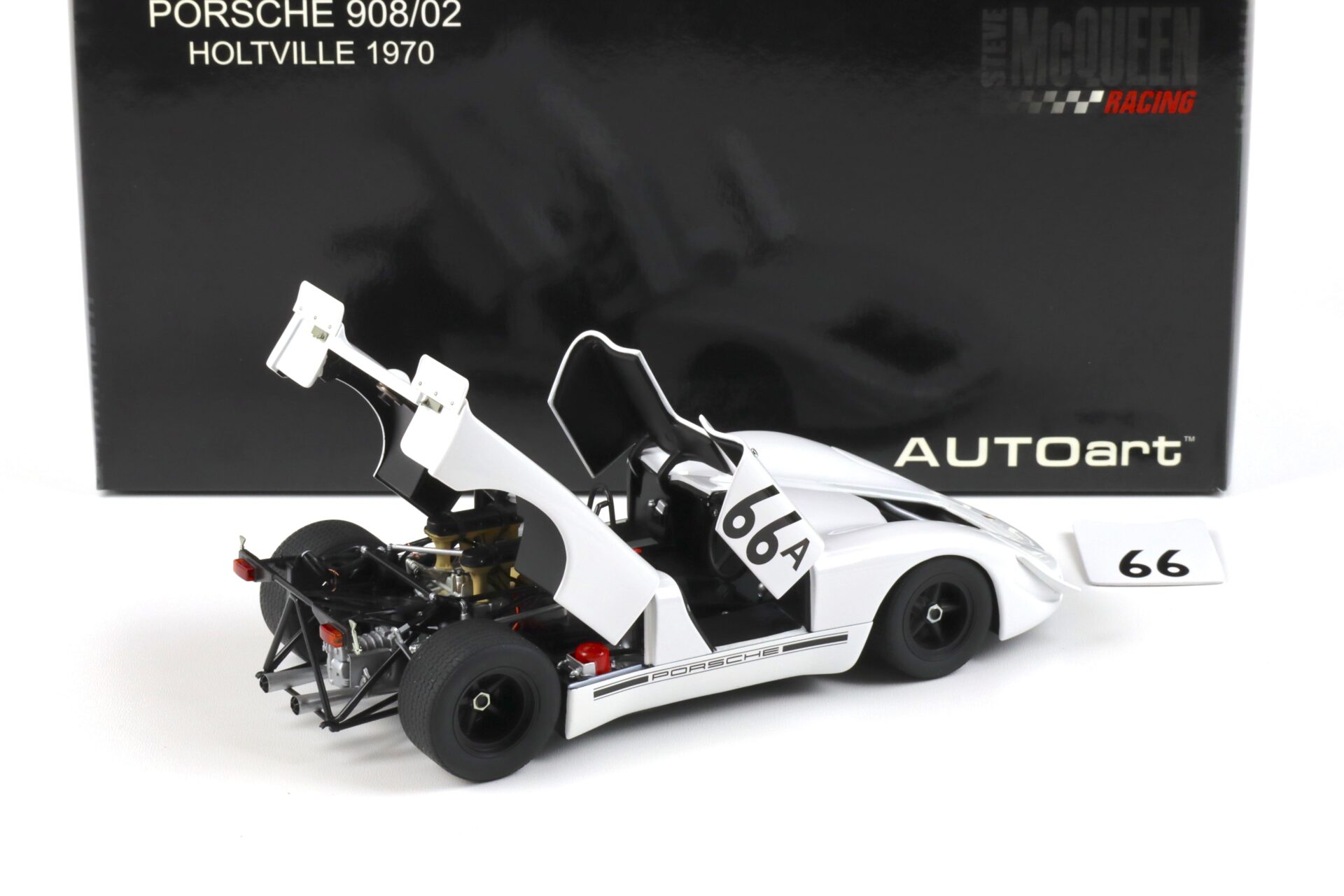 1:18 AUTOart Porsche 908/2 Holtville 1970 Steve McQueen white 87073