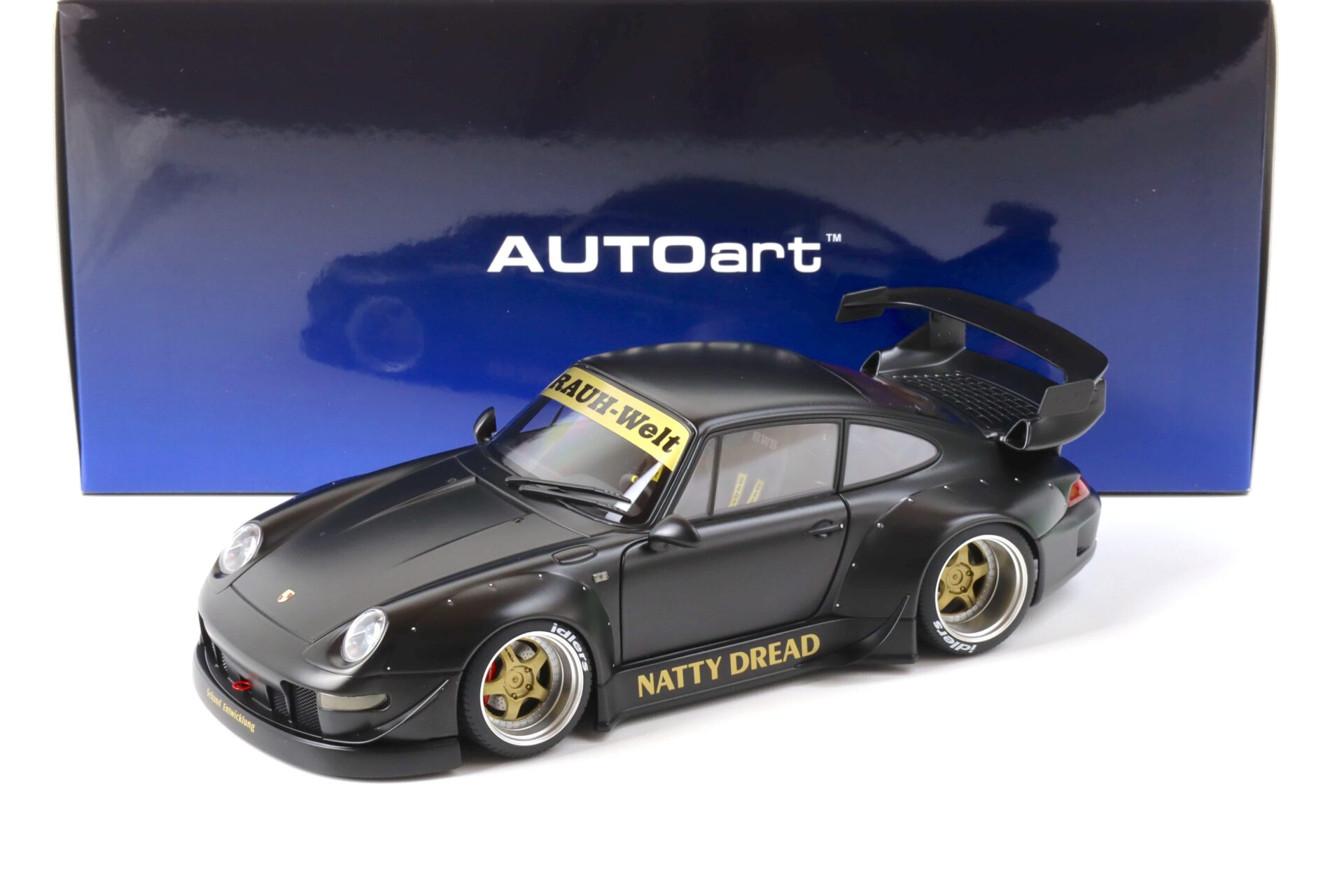 1:18 AUTOart Porsche 911 (993) RWB 993 matt black/ gold wheels