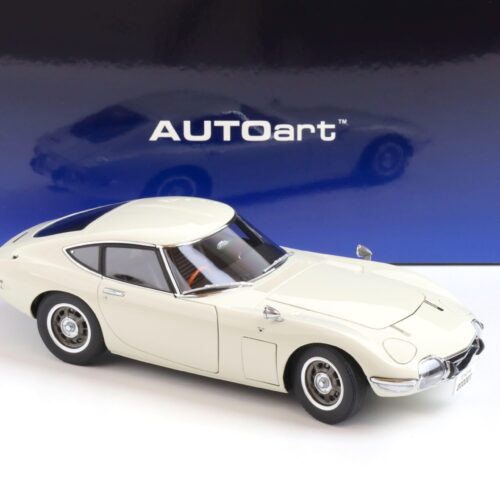 1:18 AUTOart 1965 Toyota 2000GT Coupe white 78753 - Image 2