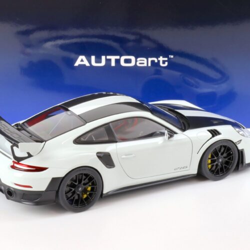 1:18 AUTOart Porsche 911 (991.2) GT2 RS 2017 Weissach Package white/ Magnesium alloy wheels - Image 3