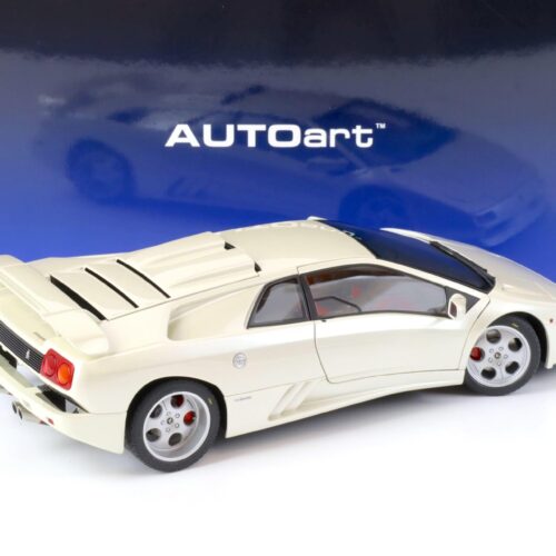 1:18 AUTOart Lamborghini Diablo SE30 JOTA 1995 balloon white/ pearl white - Image 3