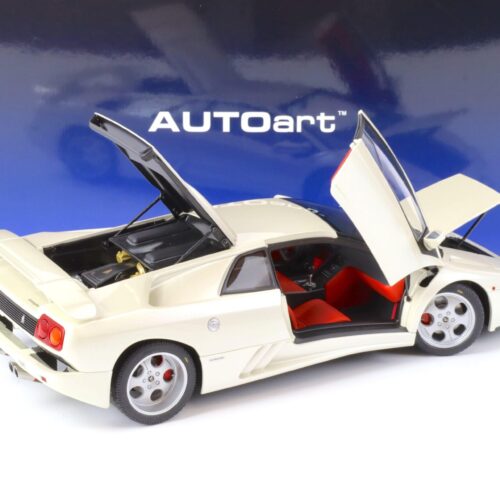 1:18 AUTOart Lamborghini Diablo SE30 JOTA 1995 balloon white/ pearl white - Image 4