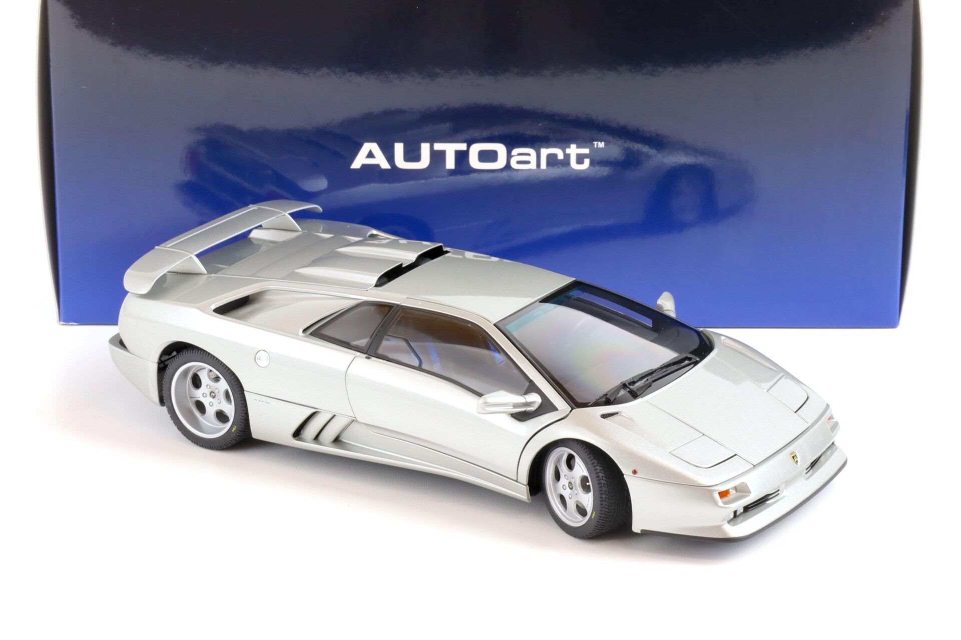 1:18 AUTOart Lamborghini Diablo SE30 JOTA 1995 titanio/ silver metallic