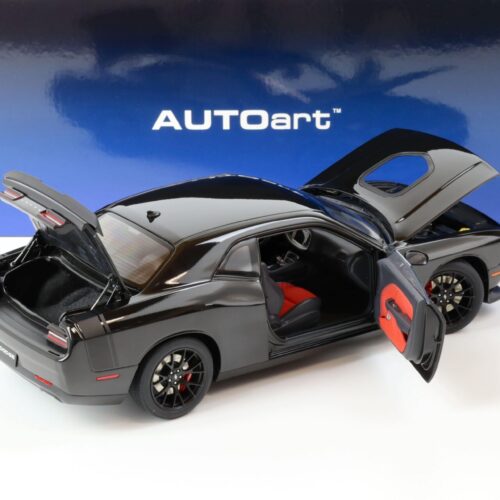 1:18 AUTOart Dodge Challenger 392 Hemi Scat Pack Shaker Pitch black