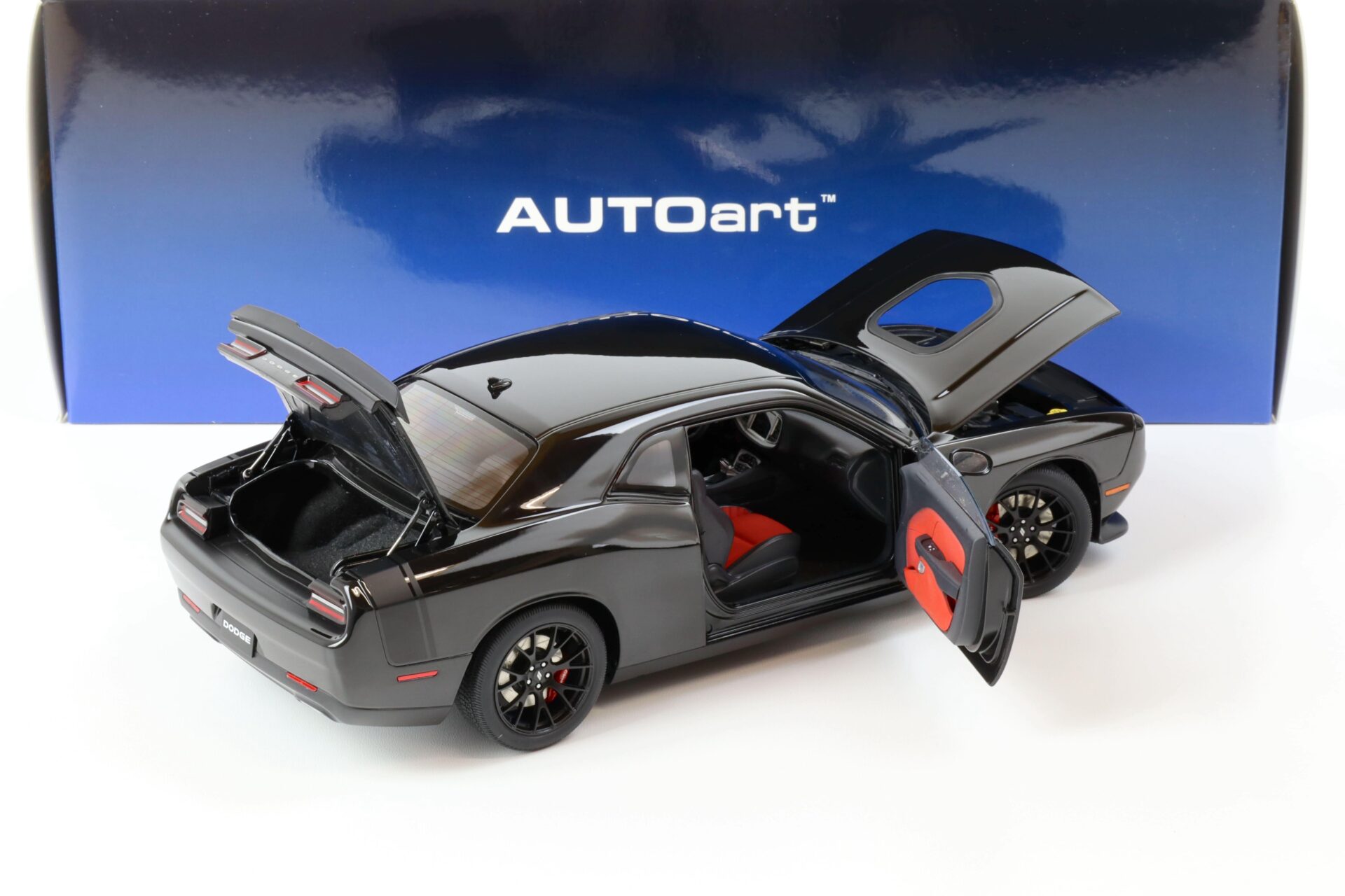 1:18 AUTOart Dodge Challenger 392 Hemi Scat Pack Shaker Pitch black