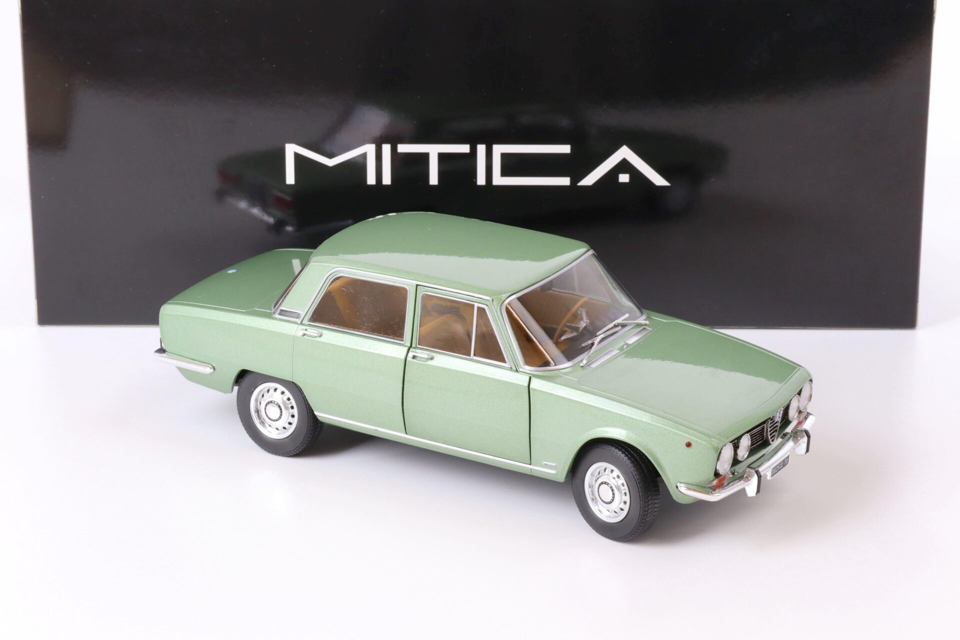 1:18 MITICA 1969 Alfa Romeo 1750 Berlina 2-Series Verde Olive green metallic
