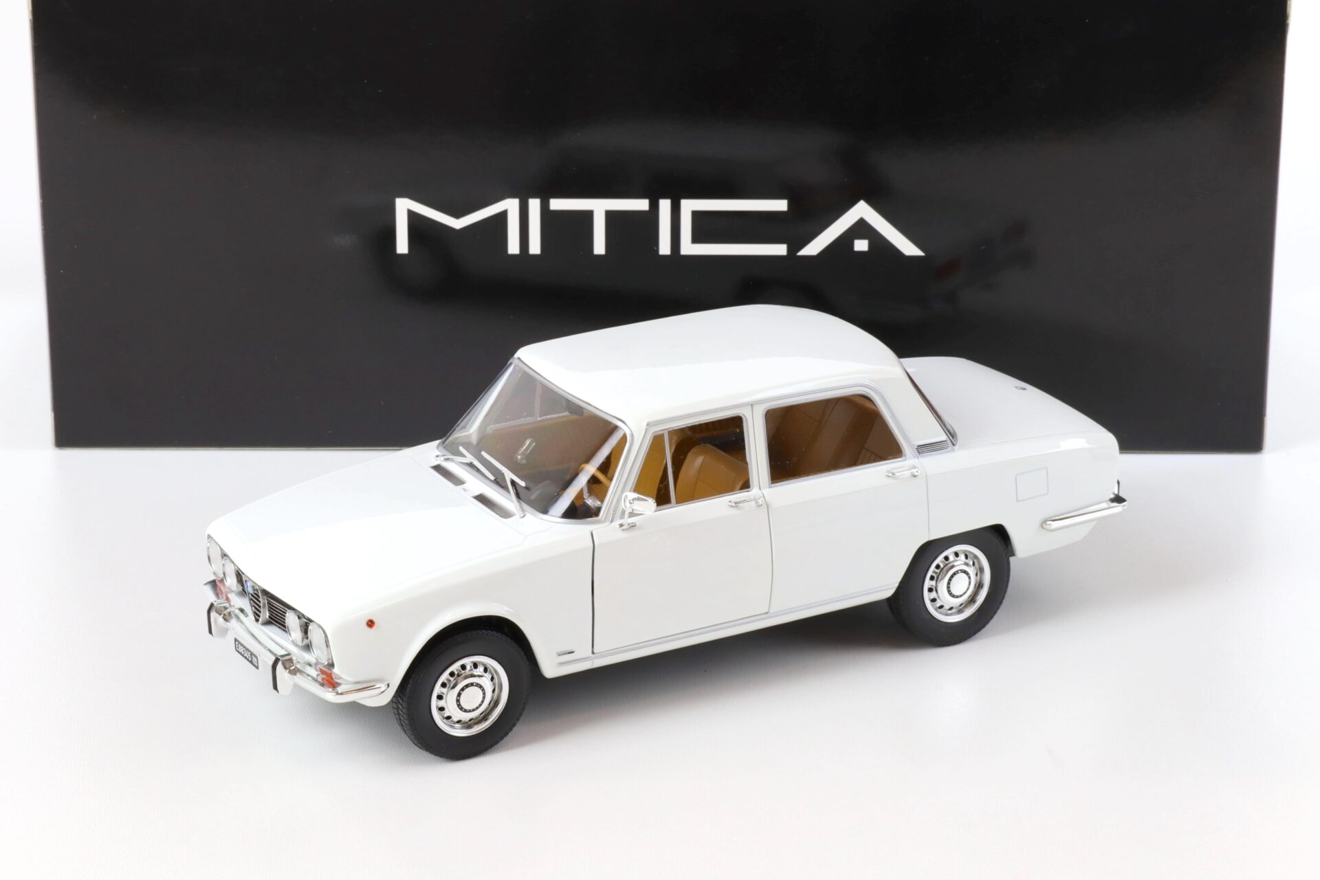 ID 64863 orig.jpg 1:18 MITICA 1969 Alfa Romeo 1750 Berlina 2-Series white