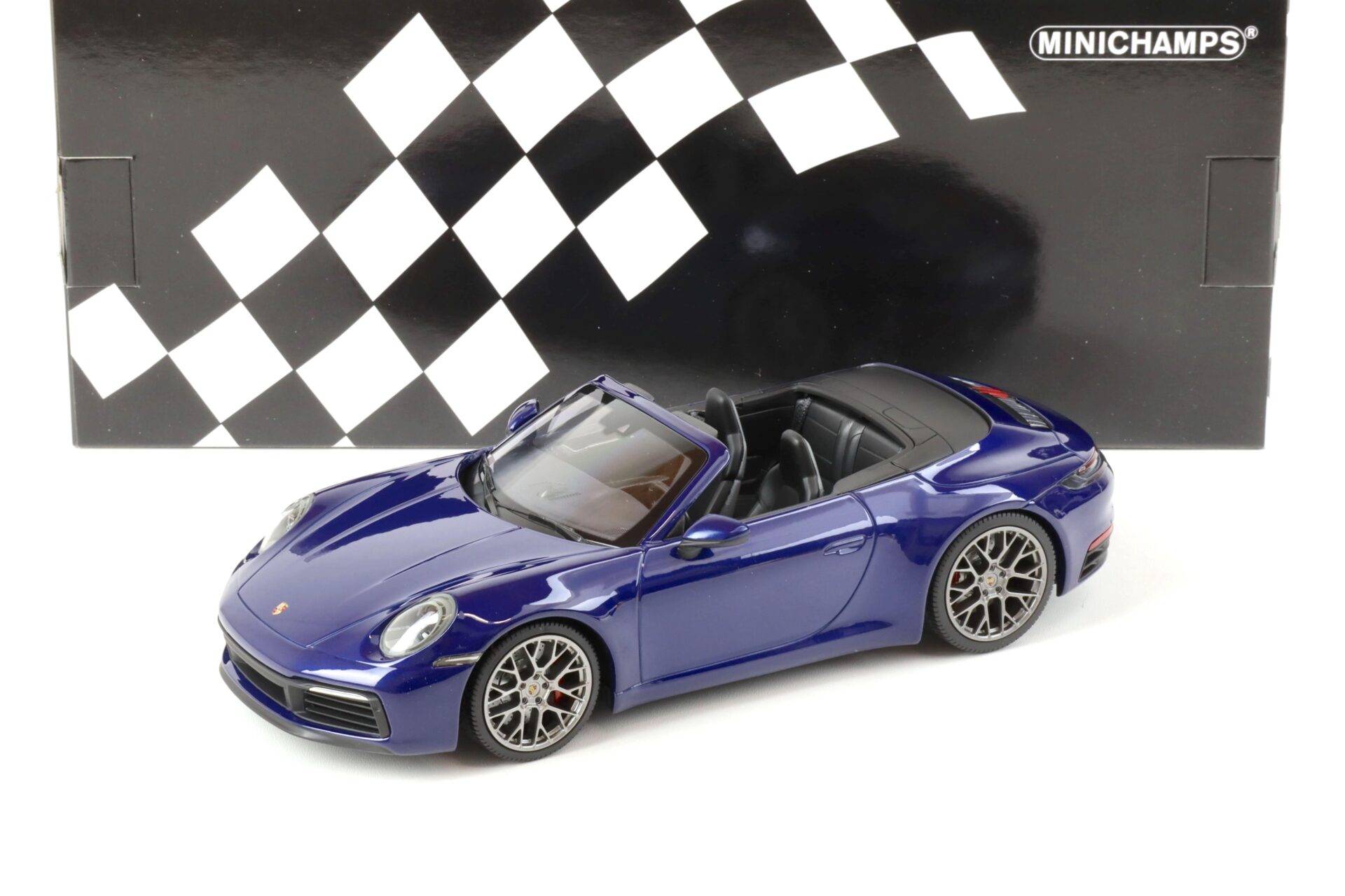 1:18 Minichamps Porsche 911 (992) Carrera 4S Cabriolet 2019 blue metallic