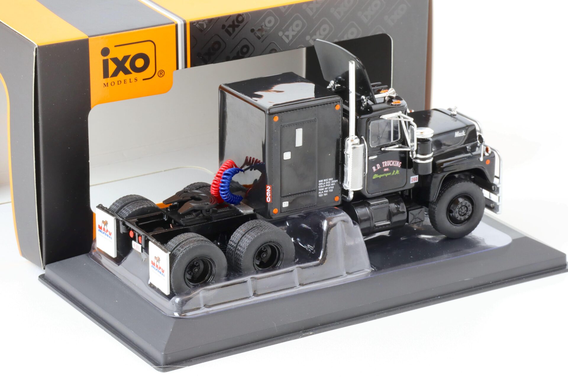 1:43 IXO 1966 Mack R-Series Truck with rear Cabin Movie Convoy black