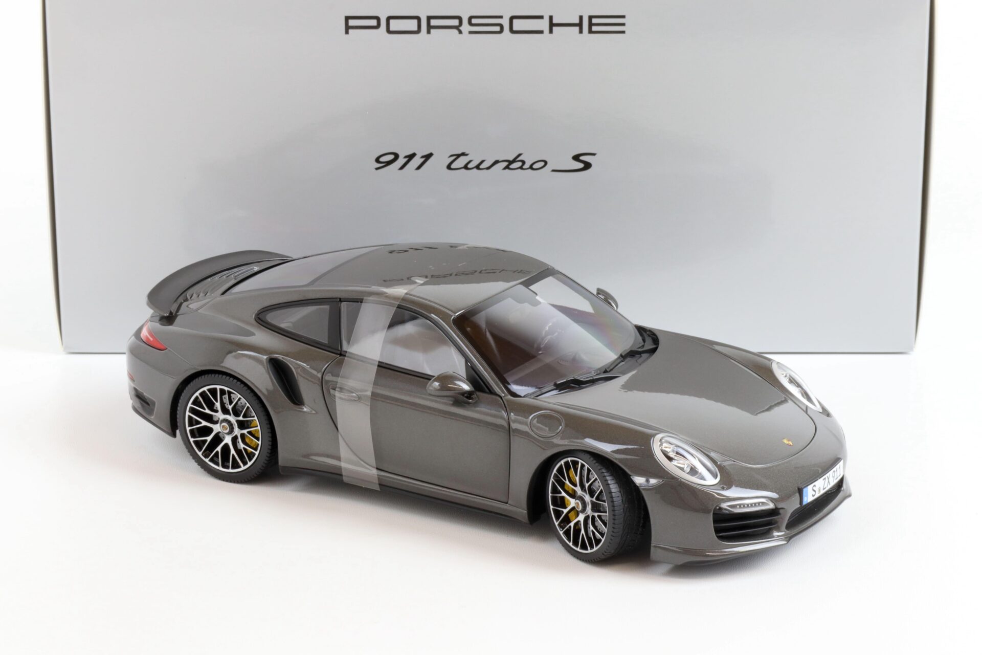 1:18 Minichamps Porsche 911 (991) Turbo S Coupe achat grey metallic DEALER VERSION