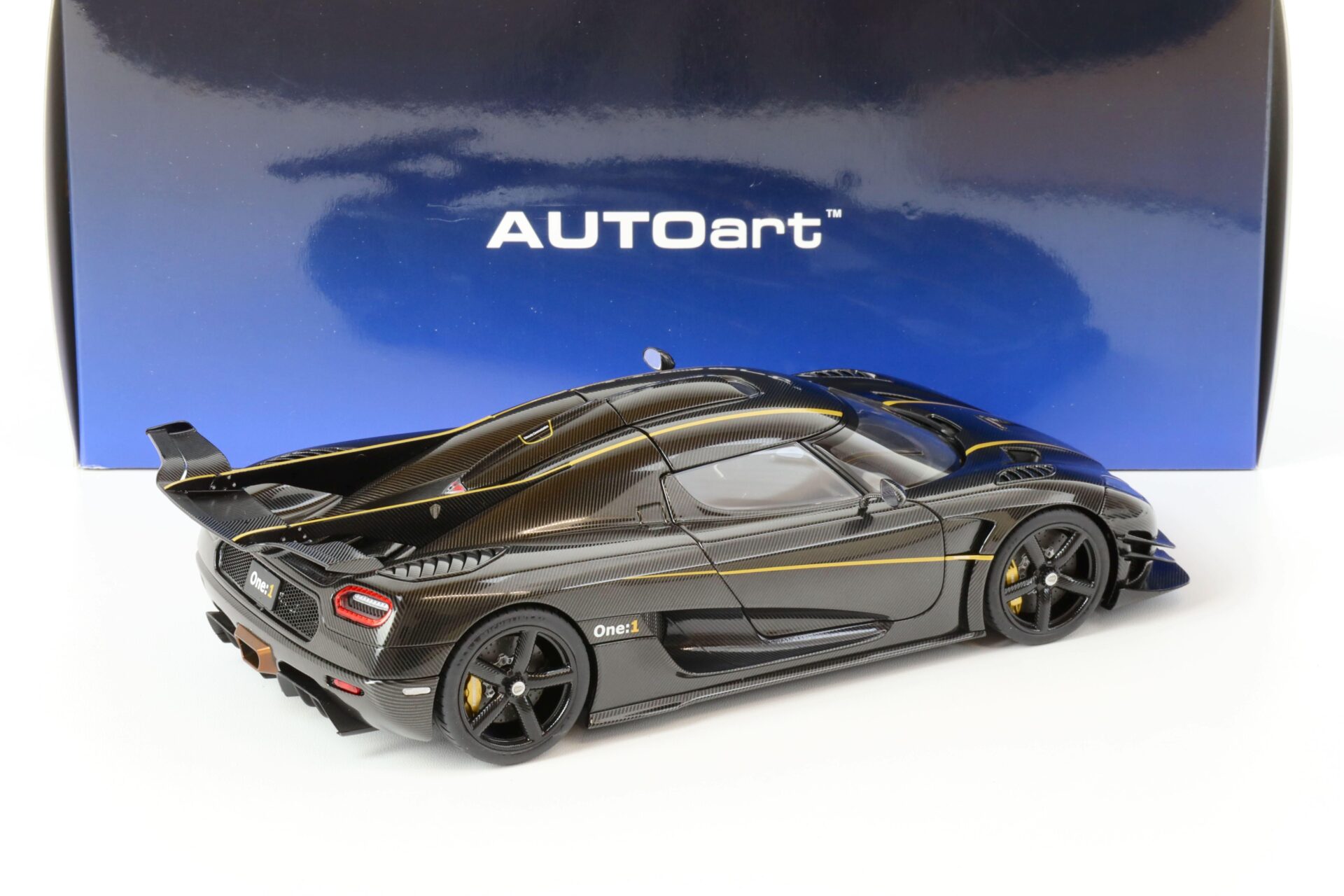 1:18 AUTOart Koenigsegg ONE:1 Clear Carbon Fiber/ gold stripes 2014