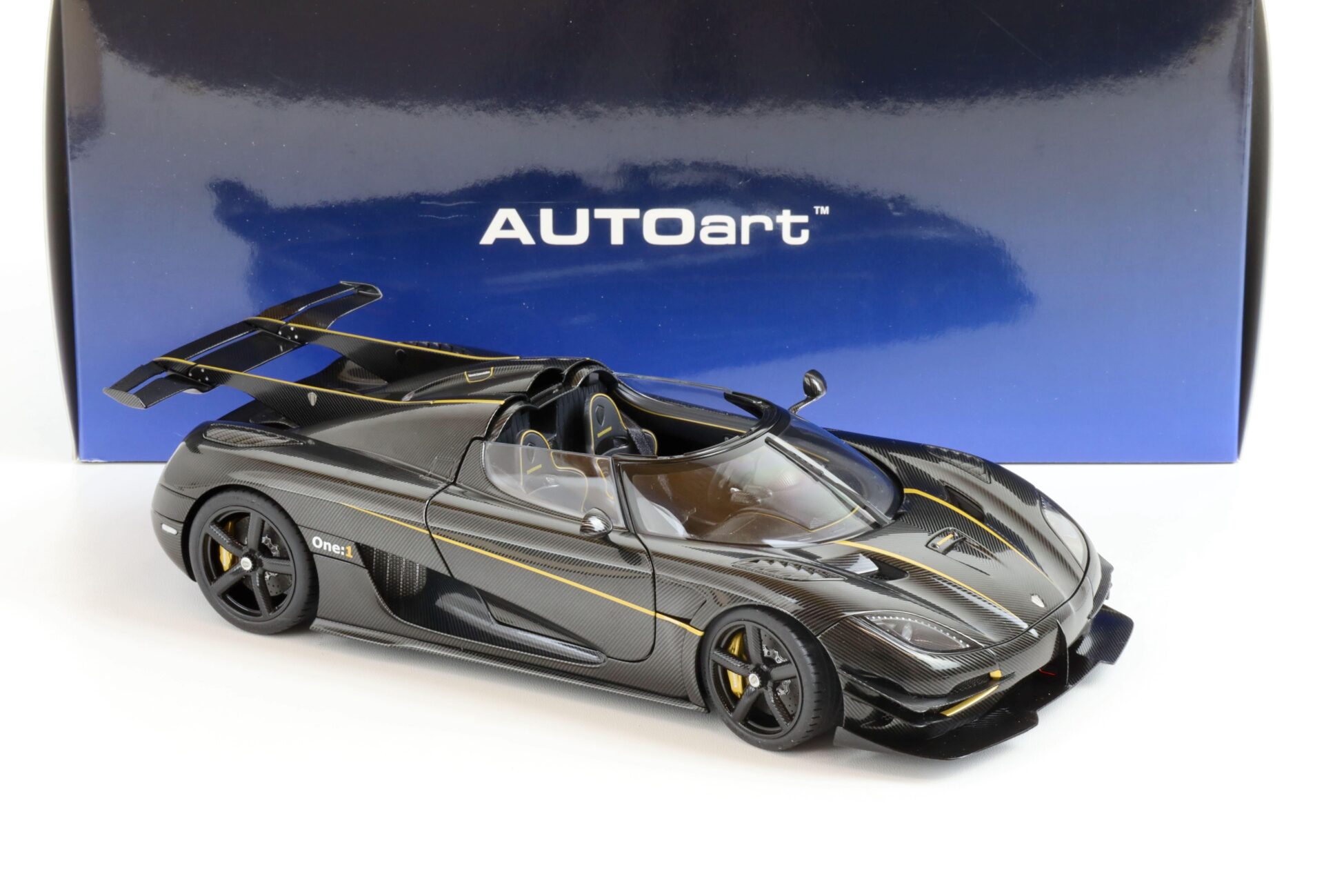1:18 AUTOart Koenigsegg ONE:1 Clear Carbon Fiber/ gold stripes 2014