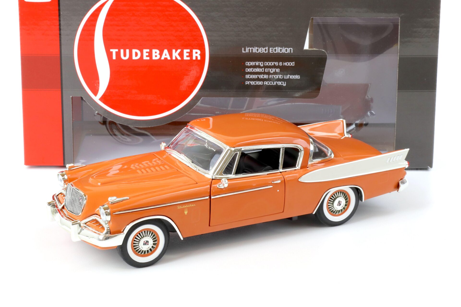 ID 65606 orig.jpg 1:18 Auto World 1957 Studebaker Golden Hawk copper tone/ white