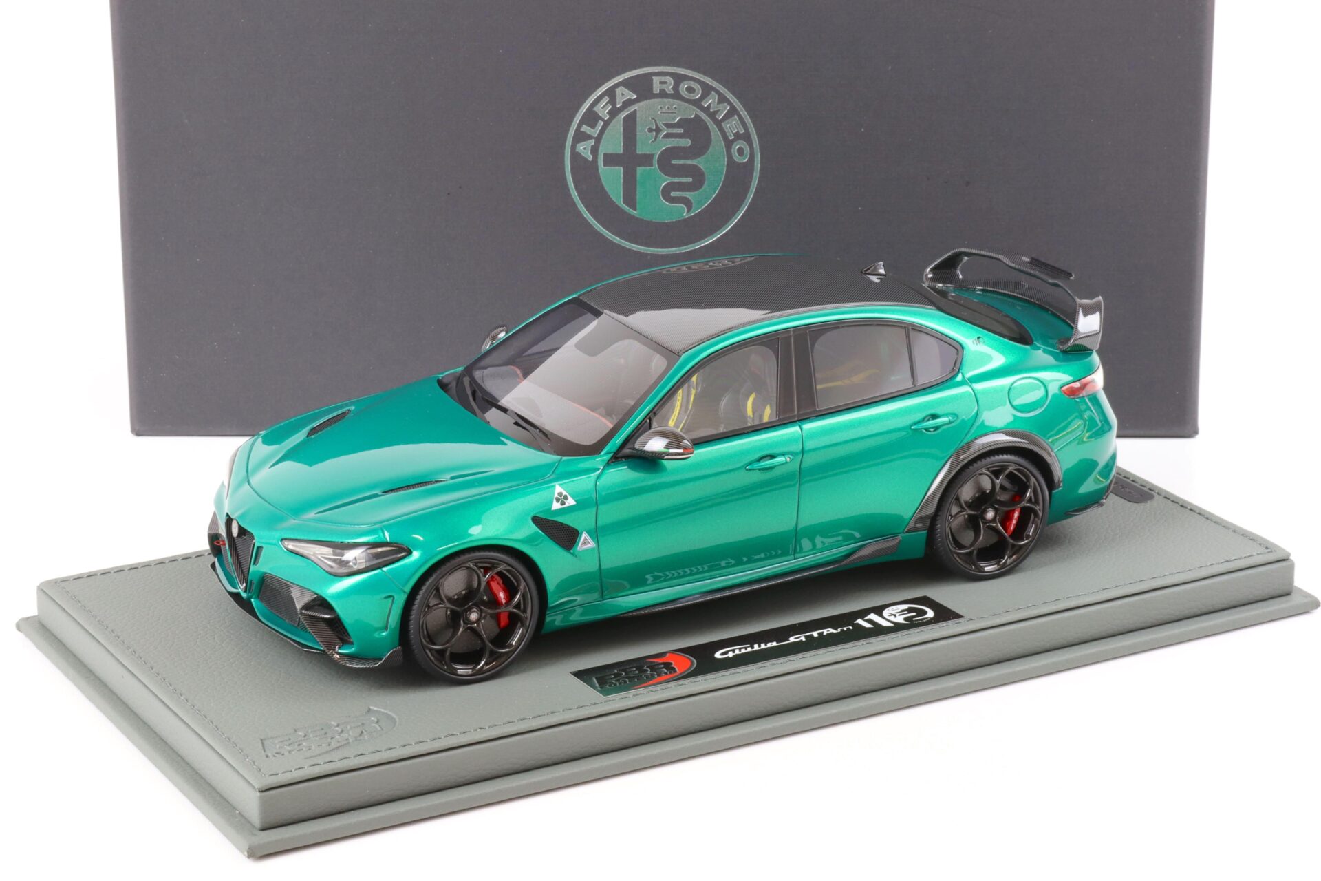 ID 65932 orig.jpg 1:18 BBR Alfa Romeo Giulia GTAM Verde Montreal/ red brakes - Limited 150 pcs.