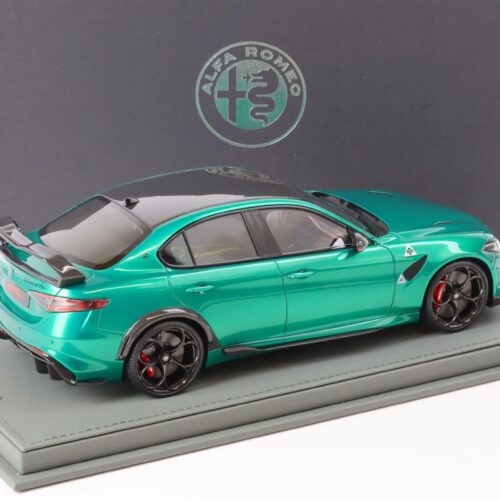 1:18 BBR Alfa Romeo Giulia GTAM Verde Montreal/ red brakes - Limited 150 pcs.