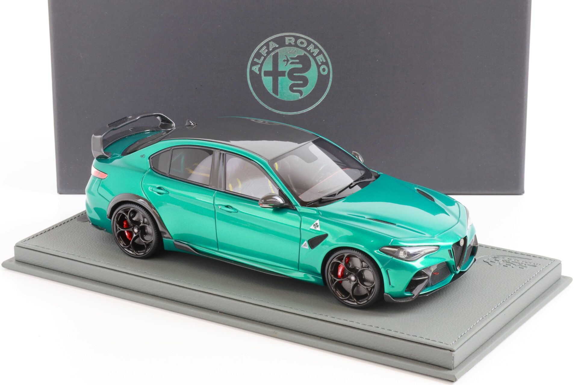 1:18 BBR Alfa Romeo Giulia GTAM Verde Montreal/ red brakes - Limited 150 pcs.
