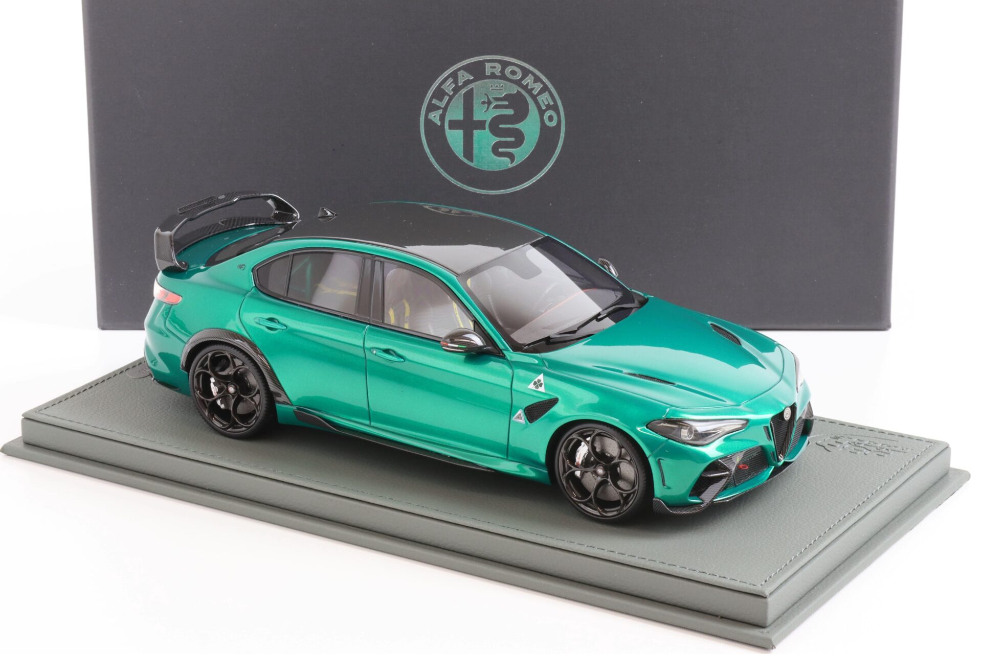 1:18 BBR Alfa Romeo Giulia GTAM Verde Montreal/ silver brakes - Limited 80 pcs.