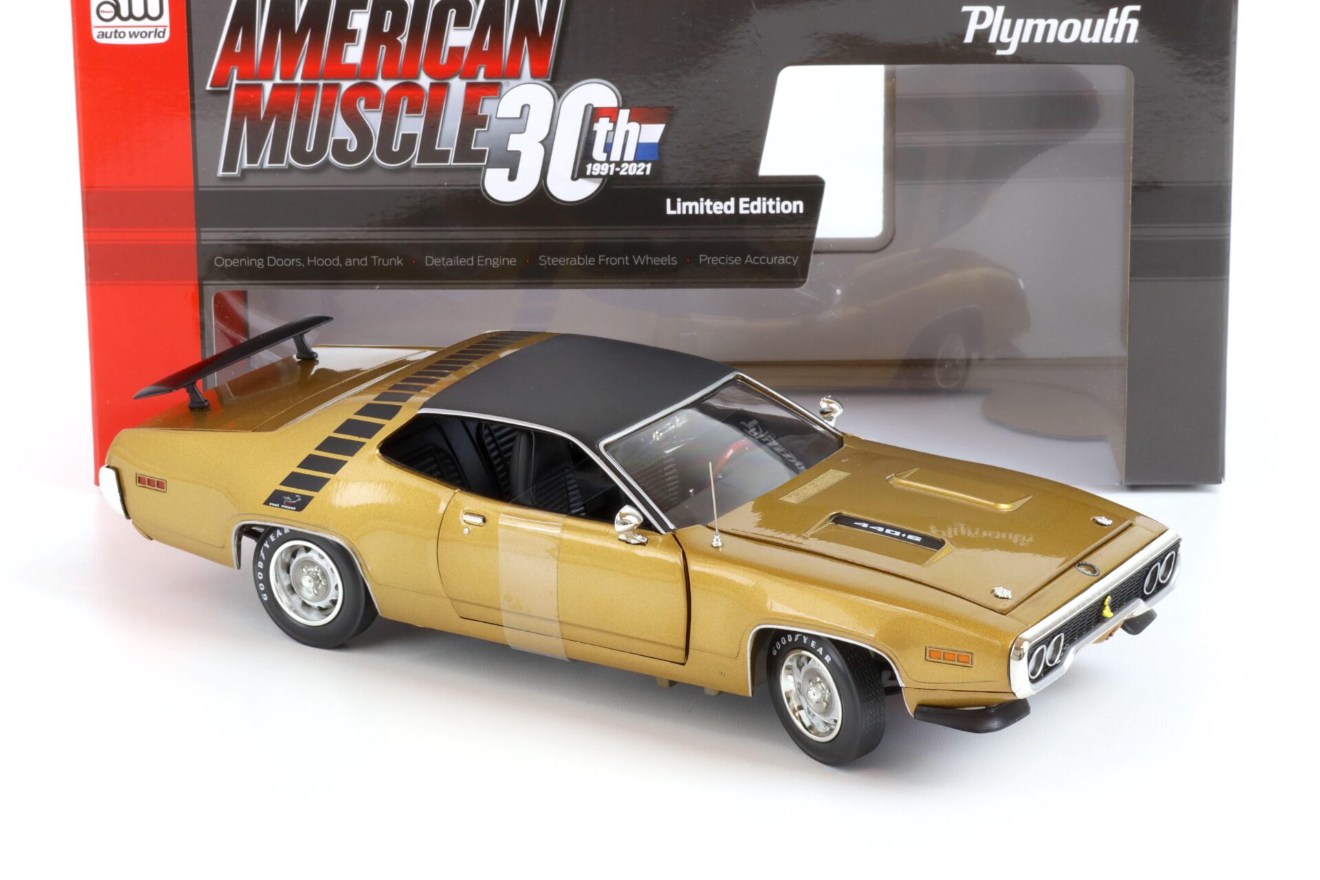 1:18 Auto World 1971 Plymouth Road Runner Hardtop Class of 1971 gold leaf metallic