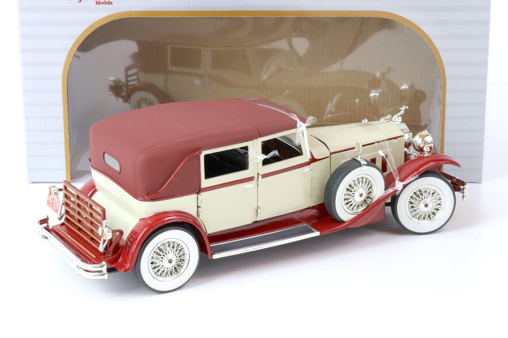 1:18 Signature Models 1930 Packard LeBaron beige/ red