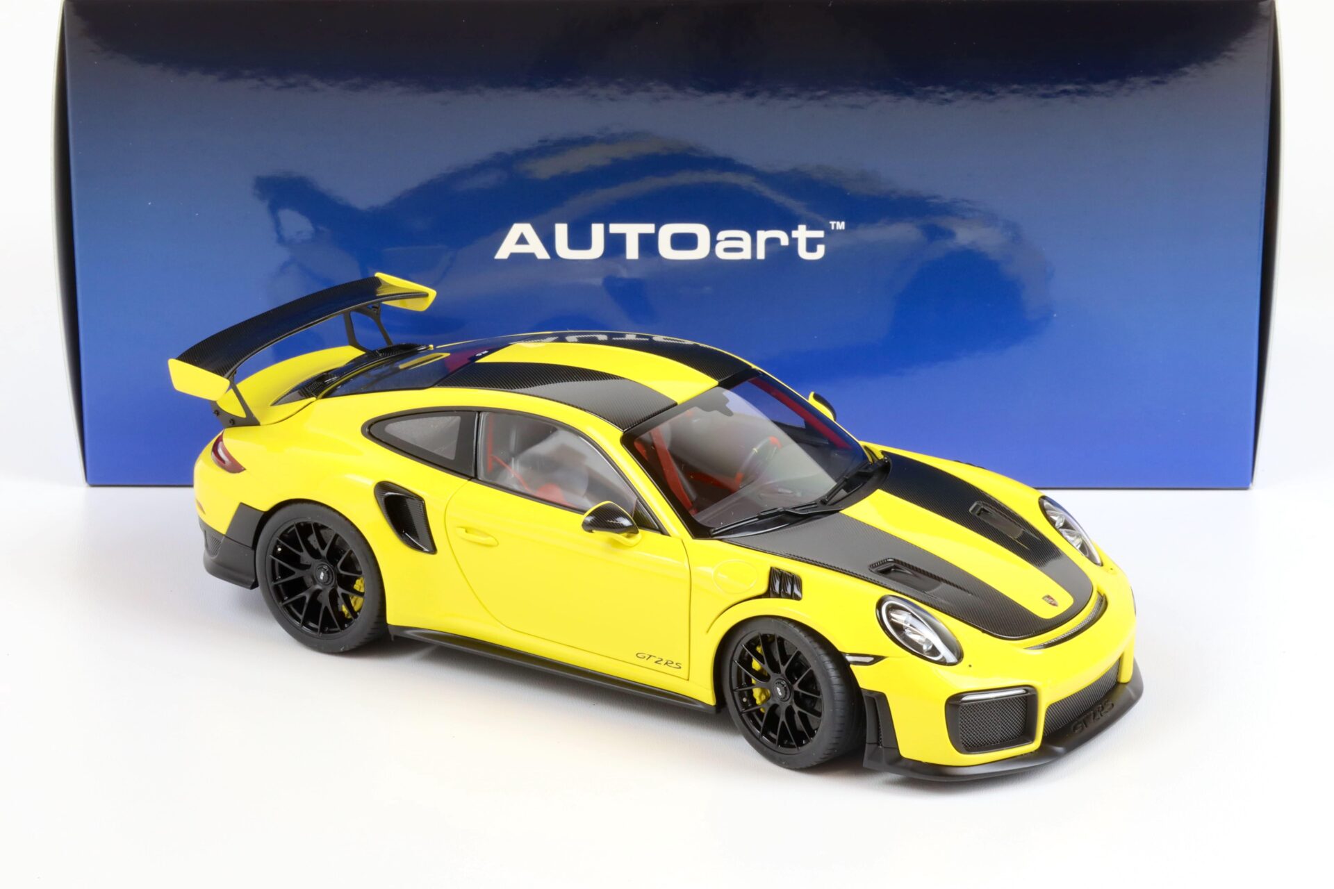 1:18 AUTOart Porsche 911 (991.2) GT2 RS 2017 Weissach Package Racing yellow 78172