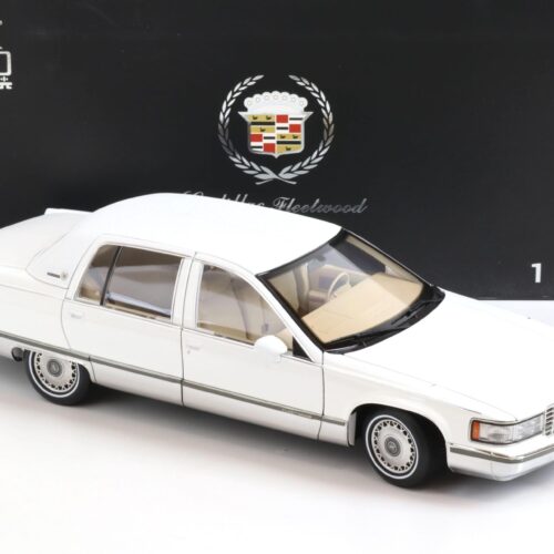 1:18 XiaoGuang Model 1993 Cadillac Fleetwood Brougham Limousine white - leather seats