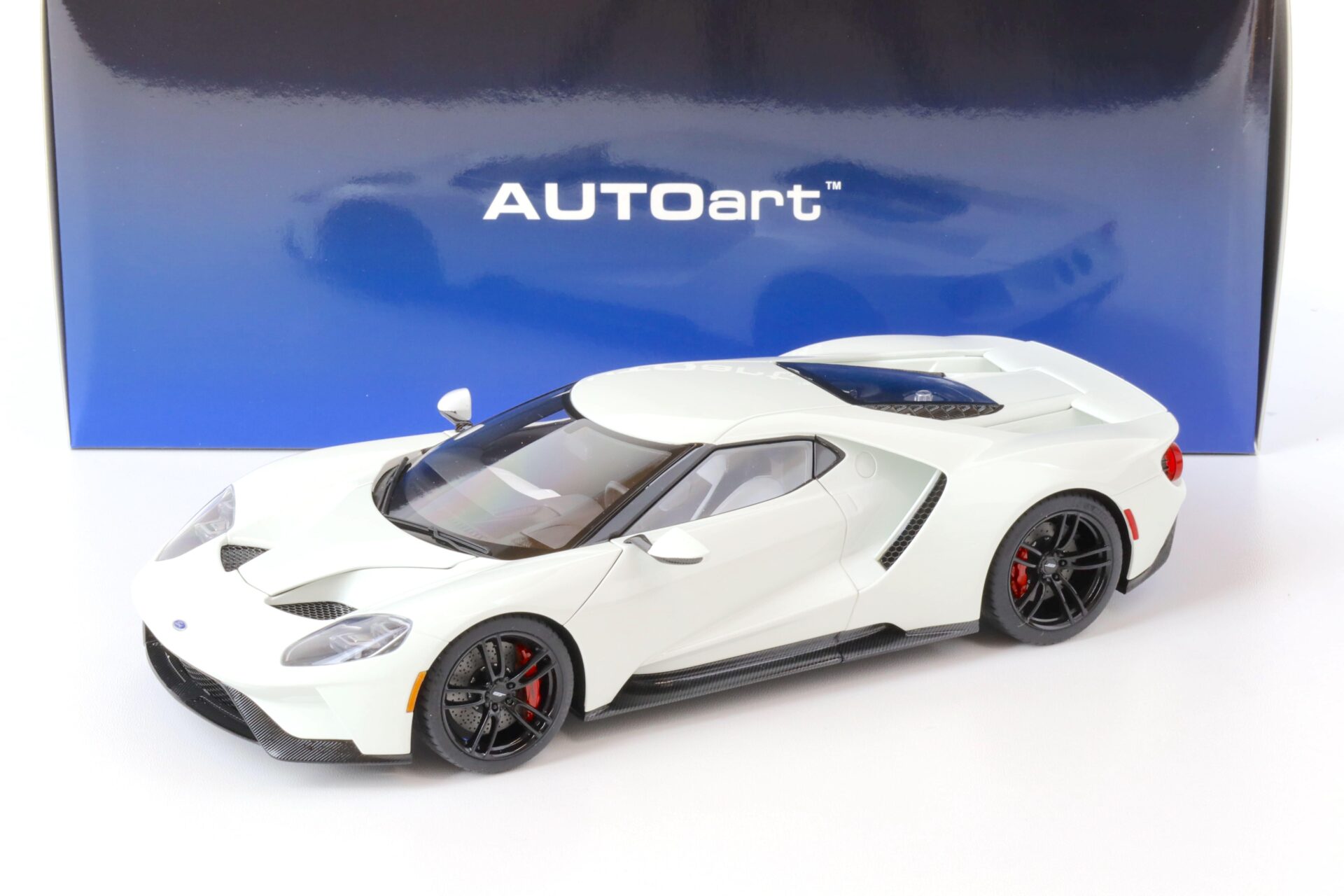 1:18 AUTOart Ford GT 2017 Frozen white 72941