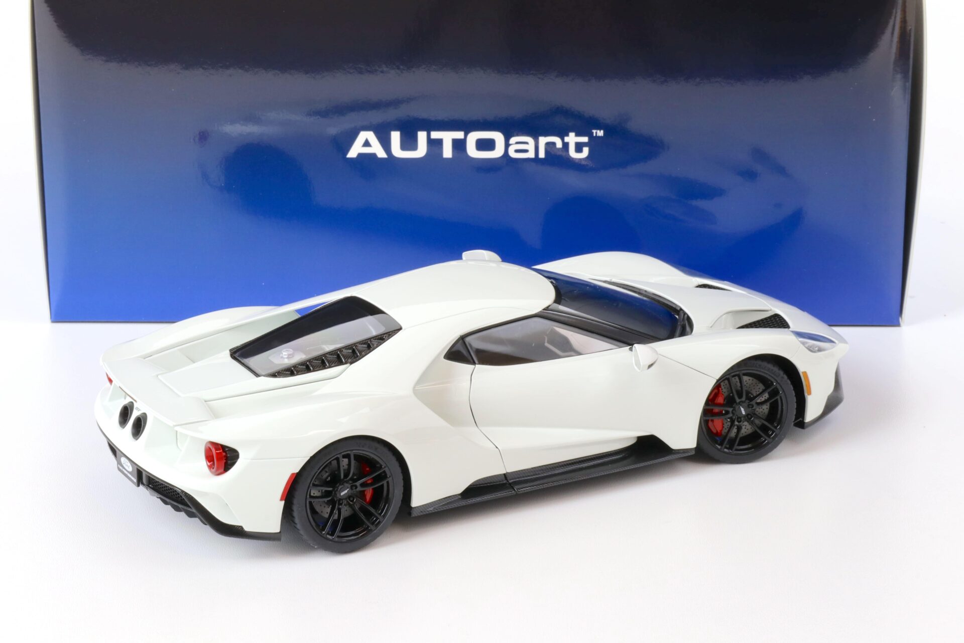 1:18 AUTOart Ford GT 2017 Frozen white 72941