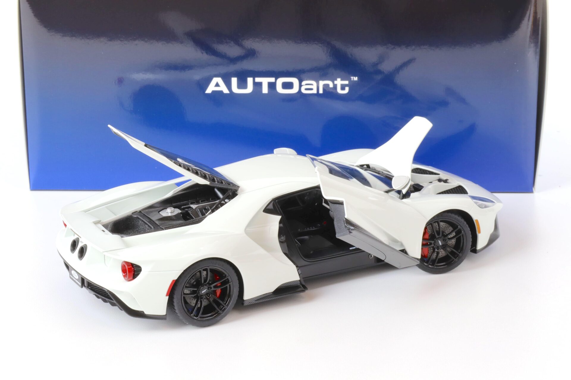 1:18 AUTOart Ford GT 2017 Frozen white 72941