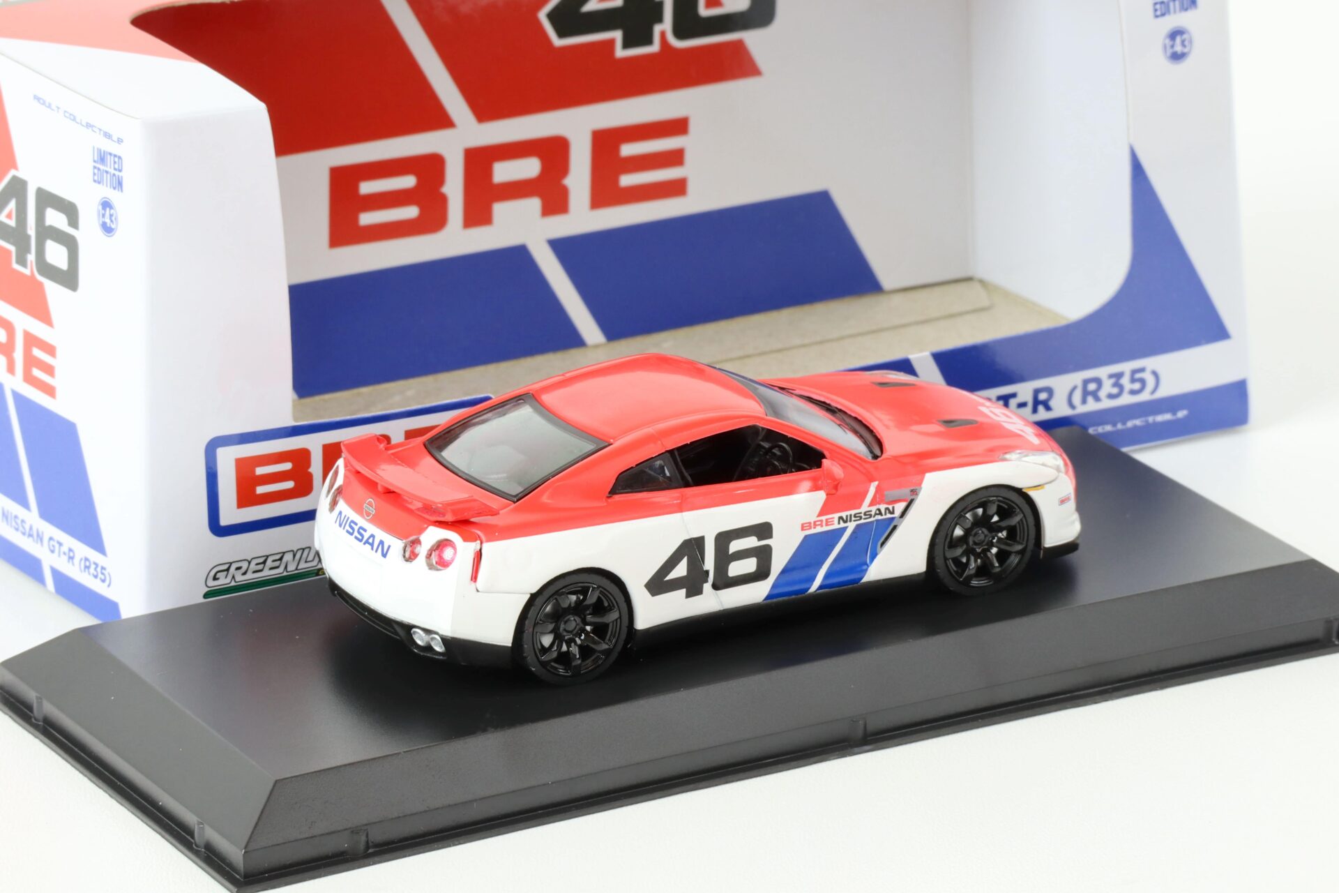 1:43 Greenlight 2015 Nissan GT-R (R35) Coupe BRE #46 white/ red