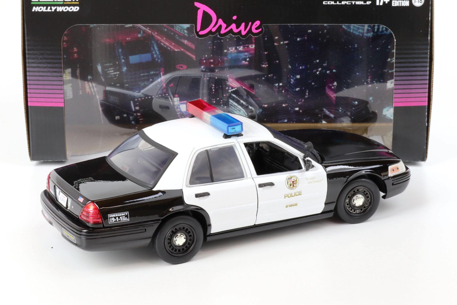 1:18 Greenlight 2001 Ford Crown Victoria LA Police Intercopter DRIVE black/ white