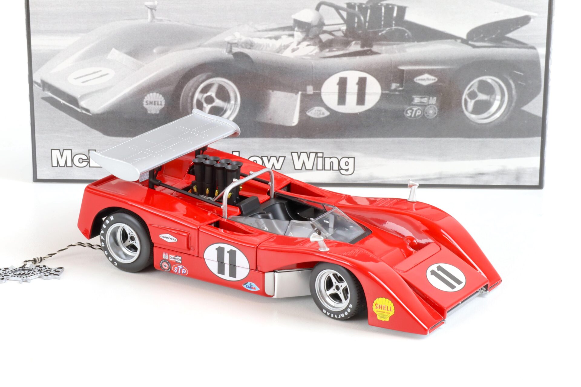 1:18 GMP McLaren M8B Low Wing CanAm Lothar Motschenbacher red #11