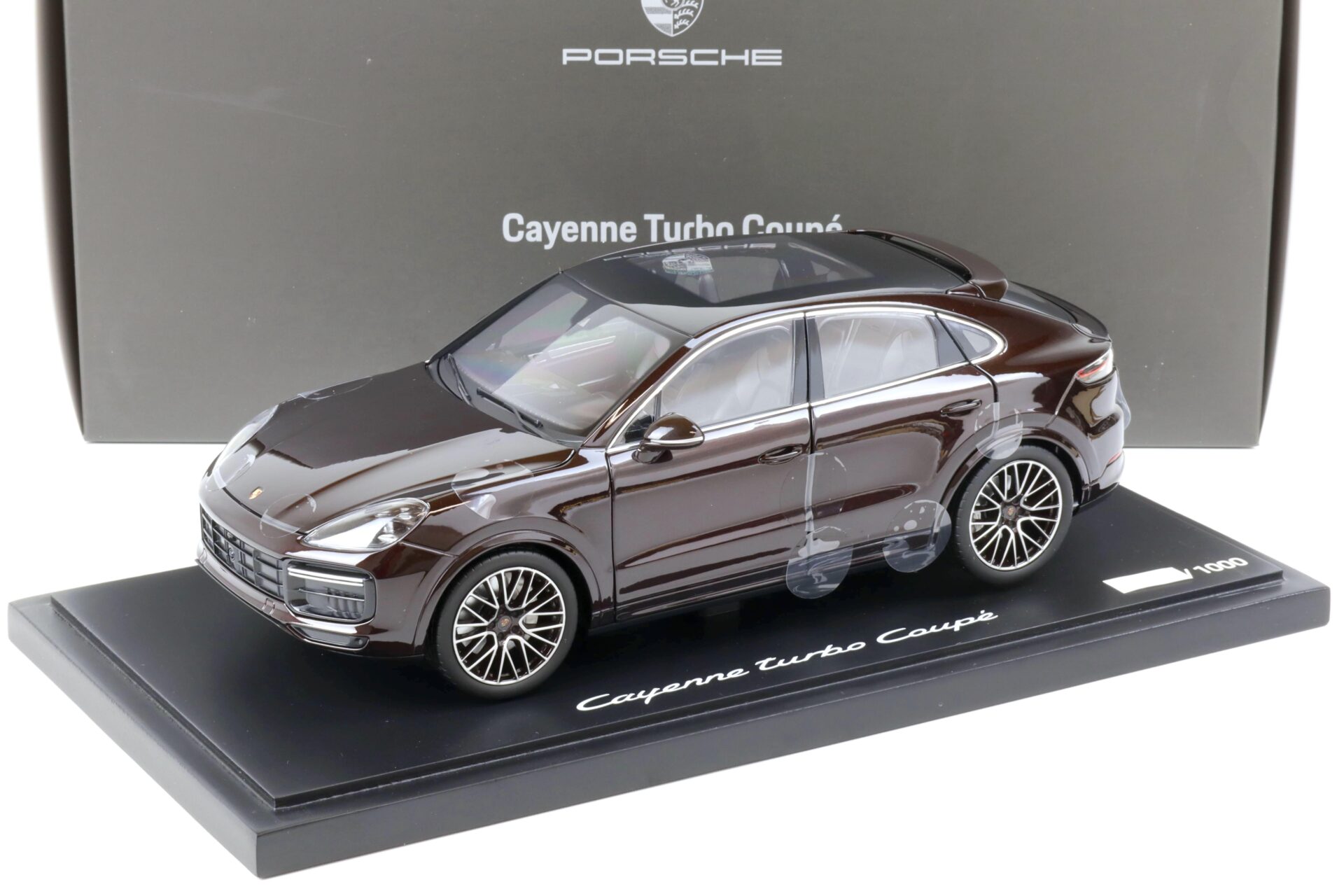 ID 68434 orig.jpg 1:18 Norev Porsche Cayenne Turbo Coupe Mahagoni with display DEALER VERSION