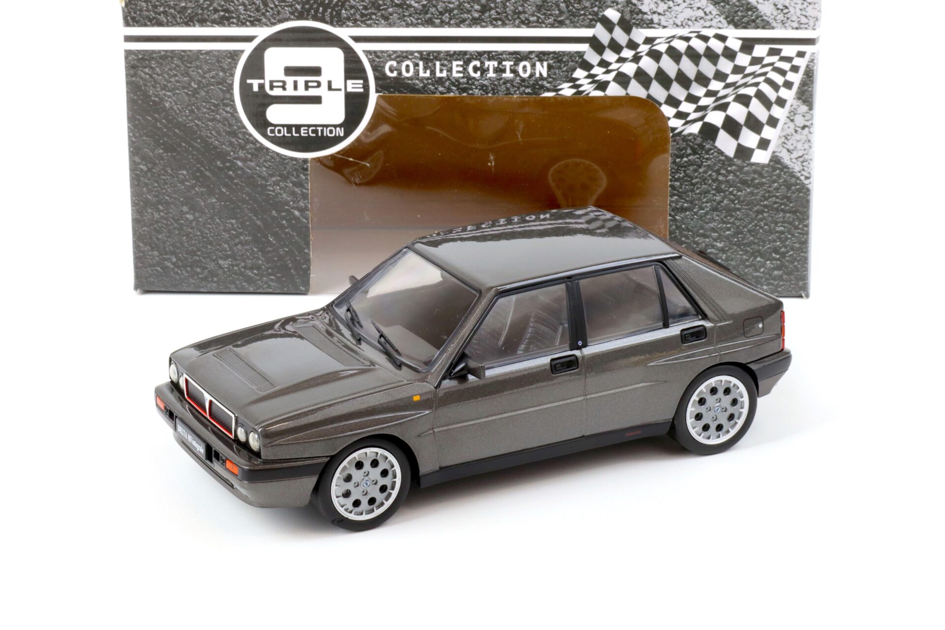 1:18 Triple9 Lancia Delta HF Integrale 16V grey 1990