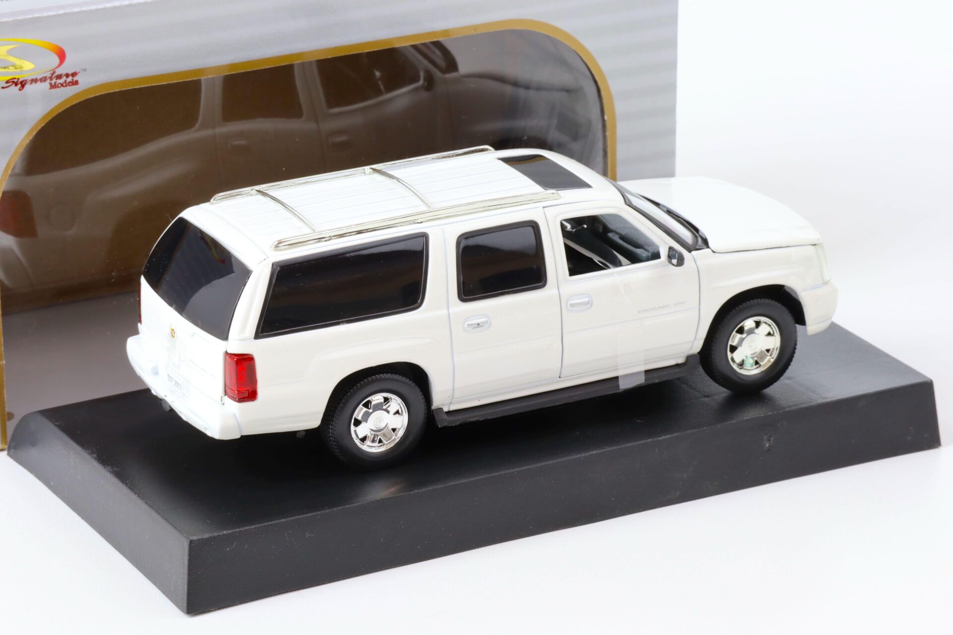 1:32 Signature Models 2004 Cadillac Escalade ESV white