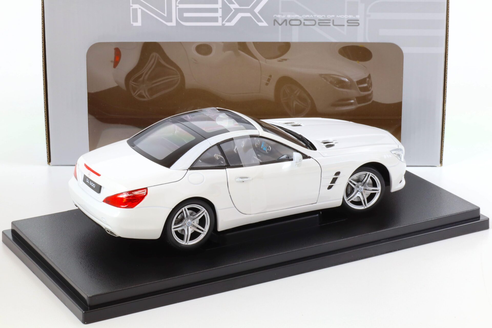 1:18 Welly 2012 Mercedes SL500 closed Top R231 white metallic