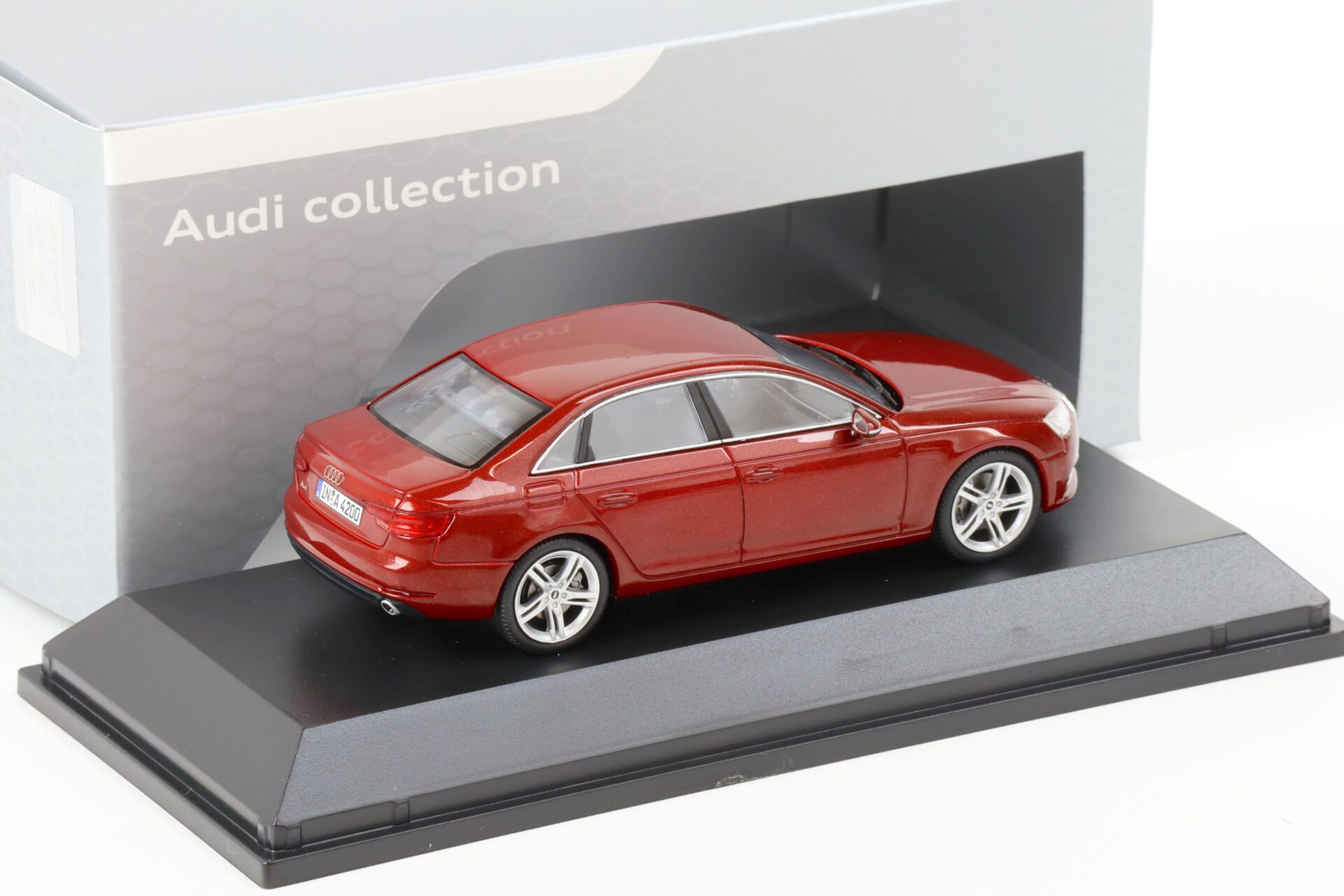 1:43 Spark Audi A4 Limousine Matador red metallic 2018 DEALER VERSION