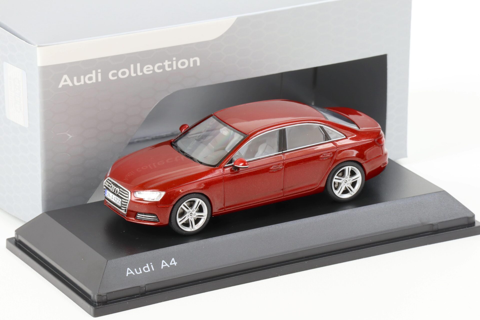 1:43 Spark Audi A4 Limousine Matador red metallic 2018 DEALER VERSION